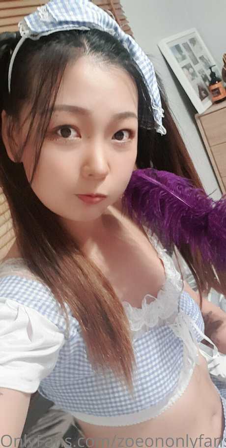 zoeononlyfans pornstar adult pic