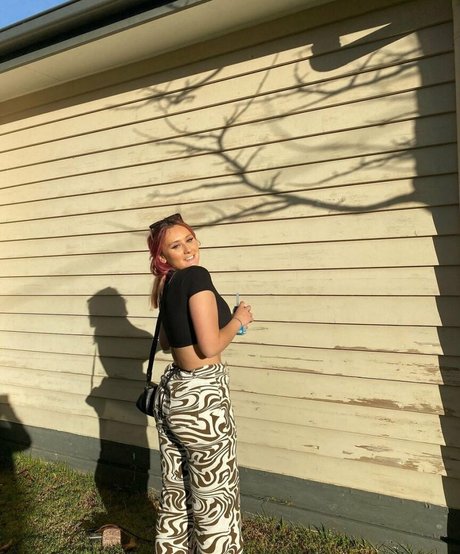 Zoe H star naked photo