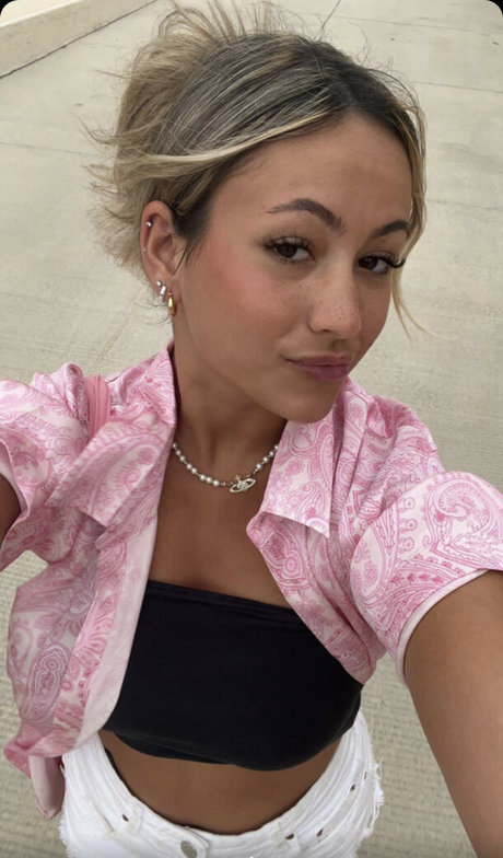 Zoe Ferguson star pretty img