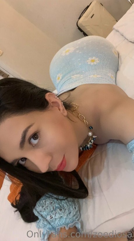 zoediosa model naked picture