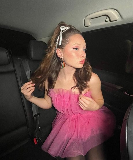 Zoe Colletti beautiful pornstar img