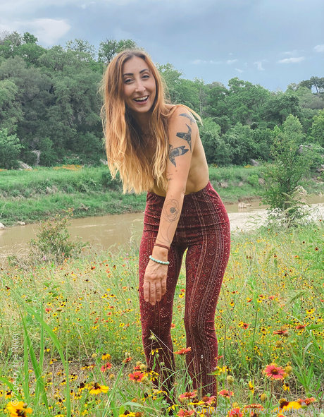 zoebytheriverfree star erotic img