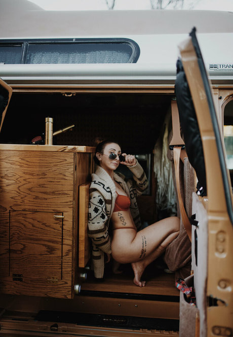 zoebytheriverfree pornstar naked photos