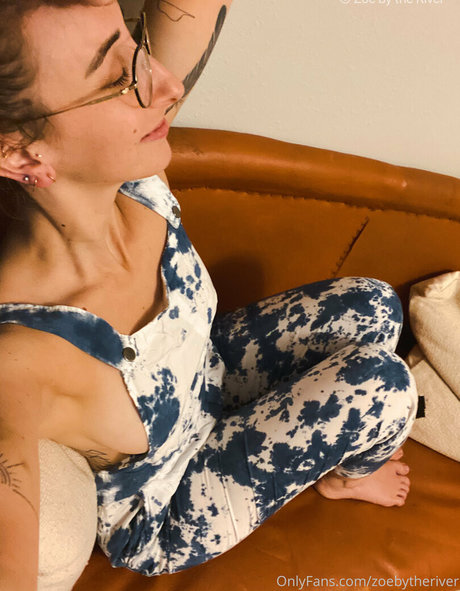 zoebytheriverfree nude actress images