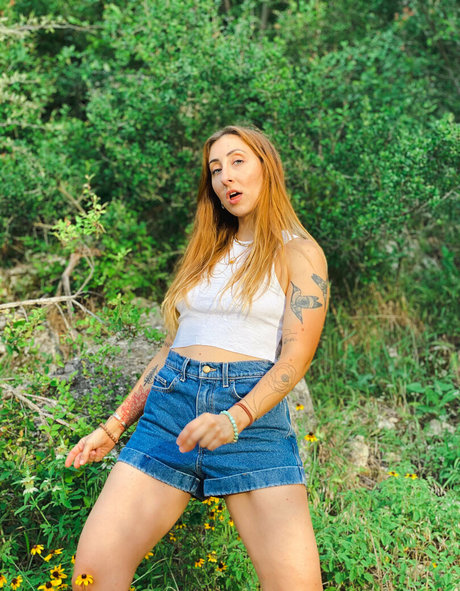 zoebytheriverfree sex star photos