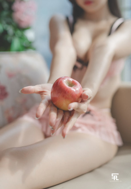 Zenny pornstar nude pic