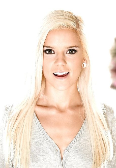 Halle Von free actress pictures