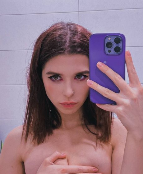 shulyyyyyy star nudes image