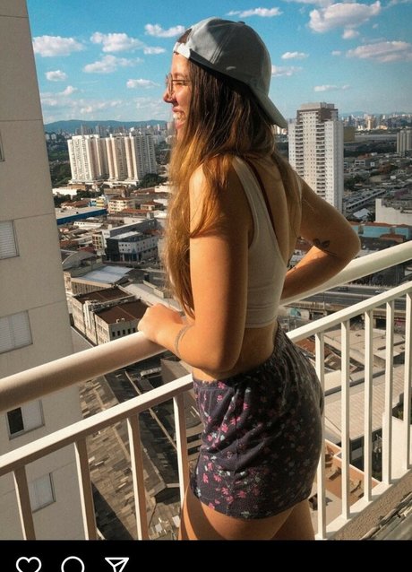 Elana Dara naked actress photo