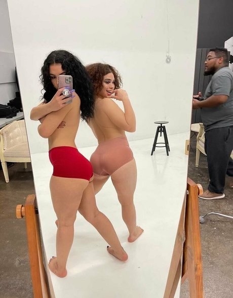 therubiered star naked galleries