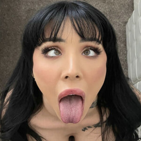 Nohhmee tv model pretty photos