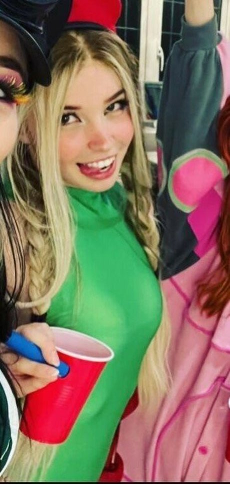 Belle Delphine pornographic actress picture