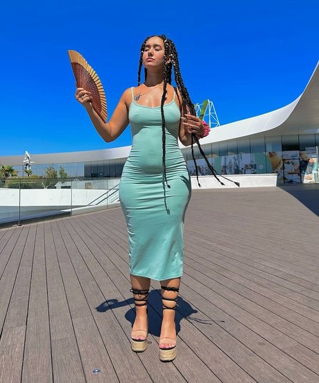 Leiirelopez21 naked pornstar picture