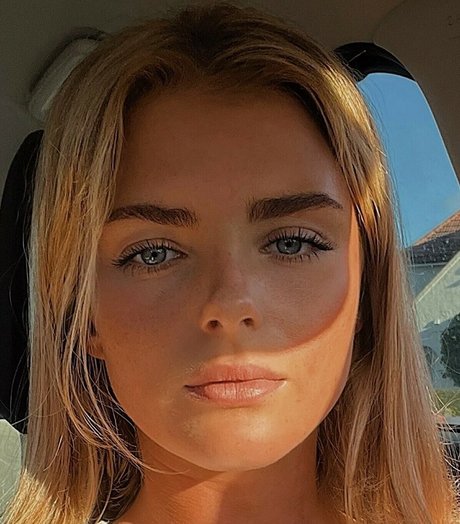 Emily Pool hd star gallery