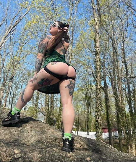 blackheartburlesque model hd photos