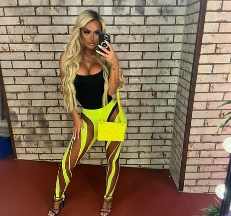 CourtneyDoyle beautiful star img