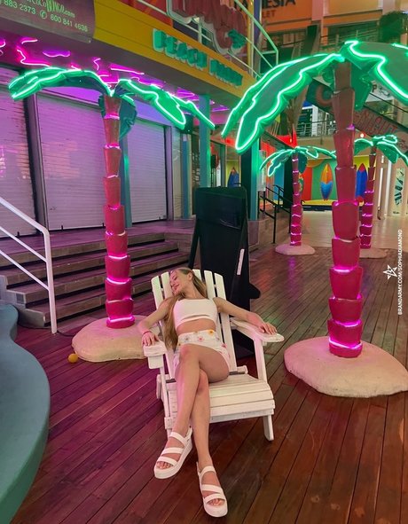 Sophia Diamond model top pic