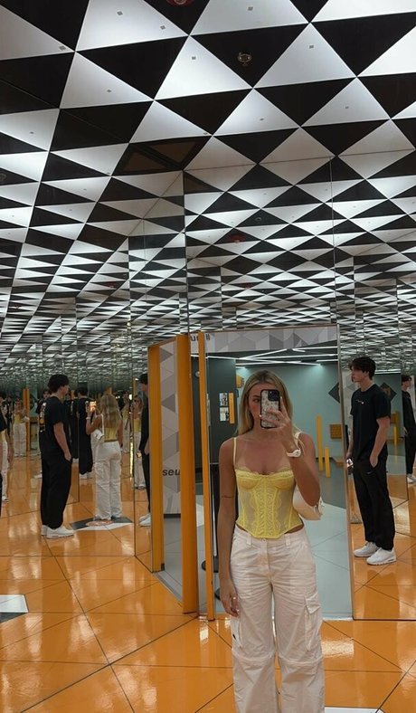 Sadie Mckenna pretty star gallery