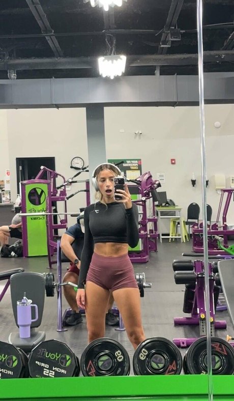 Sadie Mckenna model exclusive image