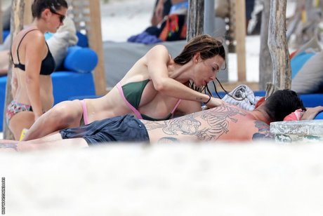 hooters onlyfans beautiful naked pictures