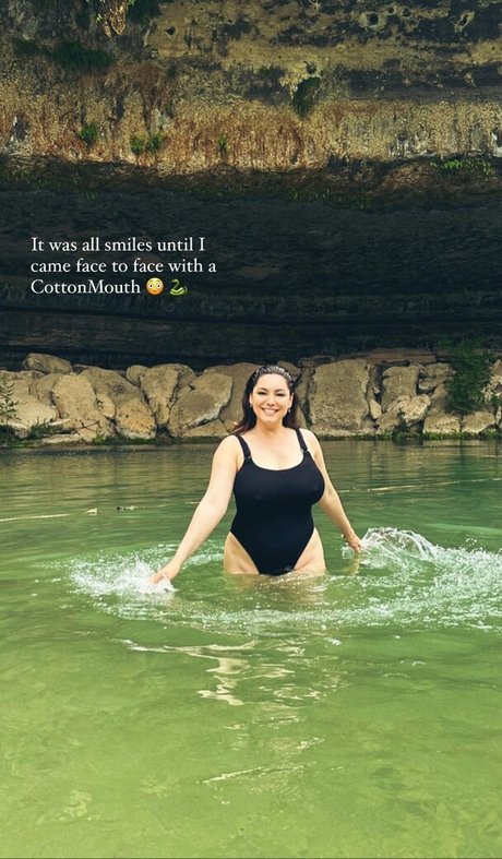 Kelly Brook exclusive actress photo