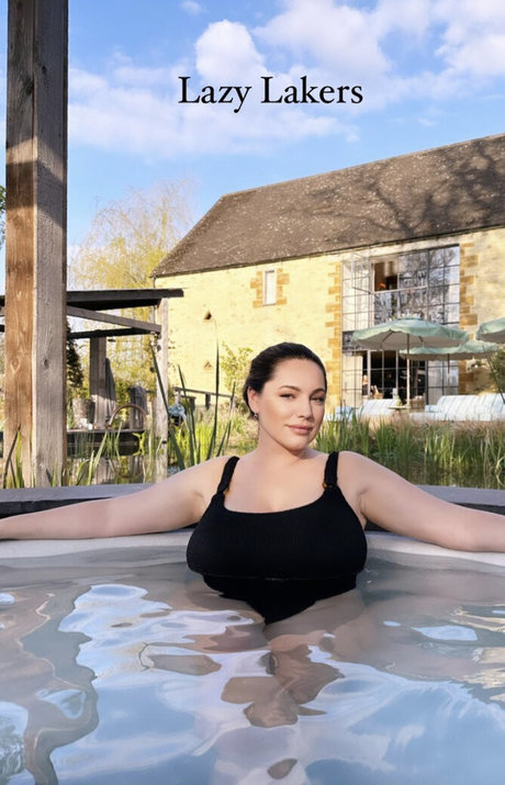 Kelly Brook Quick photo