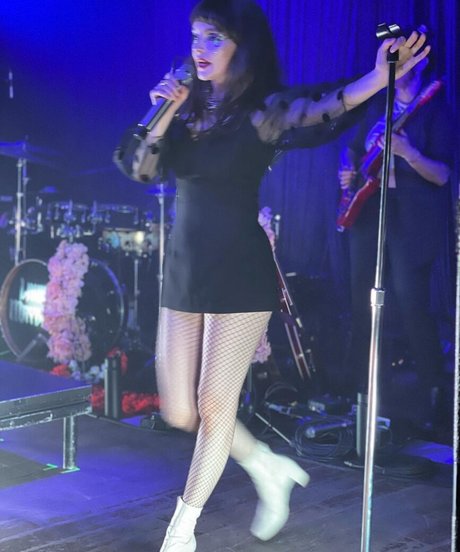 Lauren Mayberry model best pictures