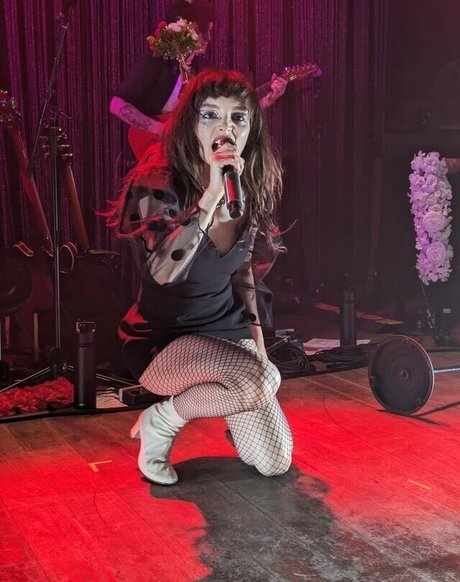 Lauren Mayberry nude pornstar archive