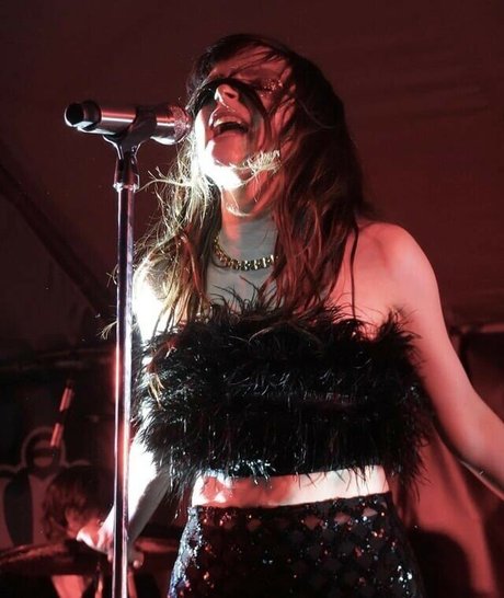 Lauren Mayberry high quality star galleries