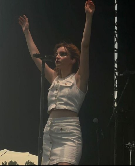 Lauren Mayberry model exclusive pic