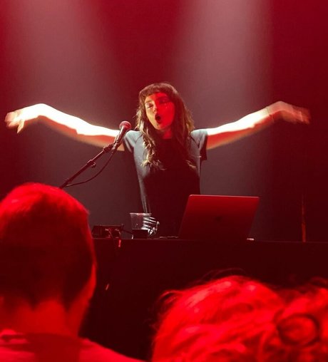 Lauren Mayberry model exclusive gallery