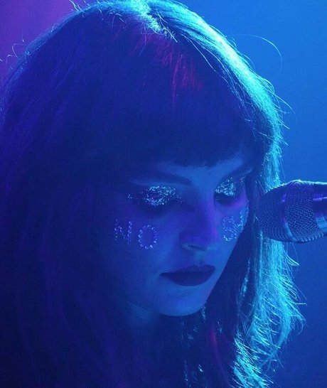 Lauren Mayberry pretty star image