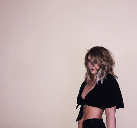 Willow Shields model nudes picture