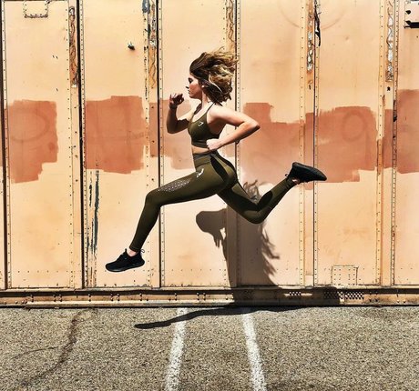 Willow Shields star top pic