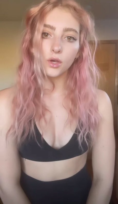 Willow Shields exclusive pornstar image