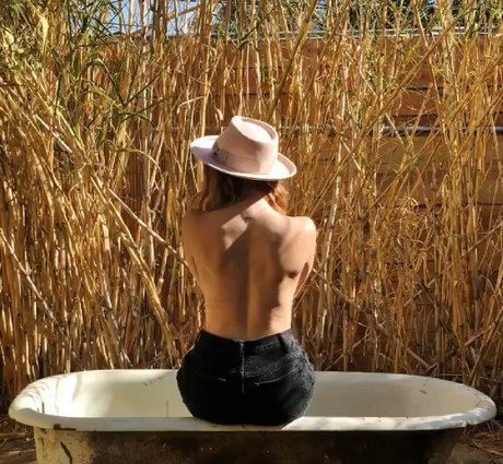 Willow Shields model beautiful pic