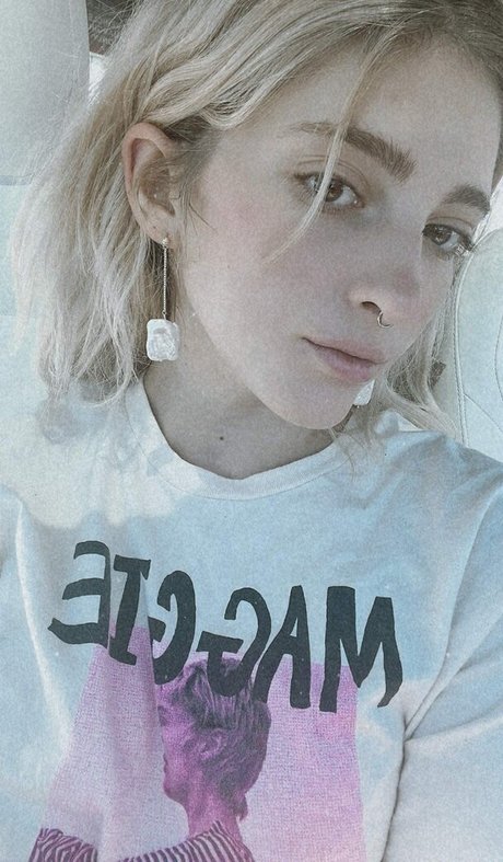 Willow Shields star sex pictures