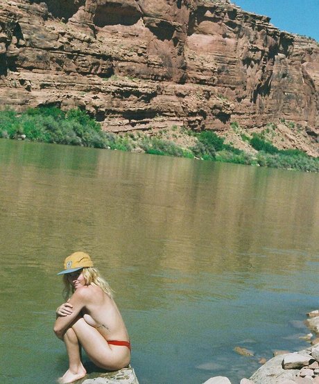 Willow Shields model best image