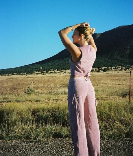 Willow Shields model pornographic archive