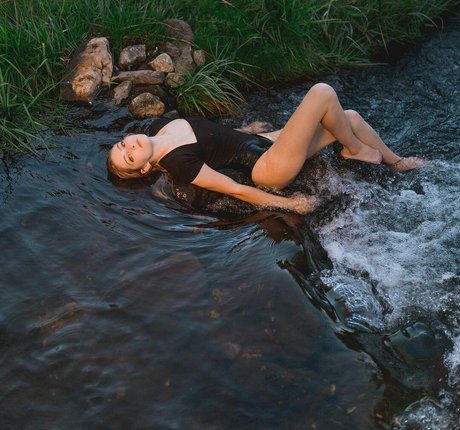 Willow Shields star exclusive image