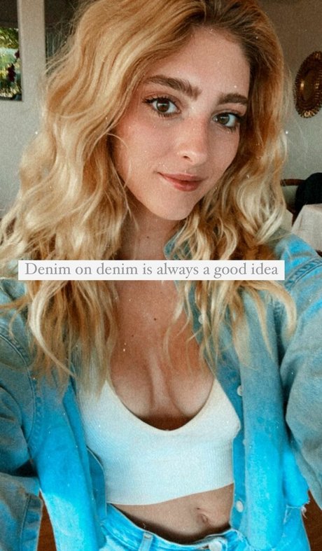 Willow Shields model nudes photo