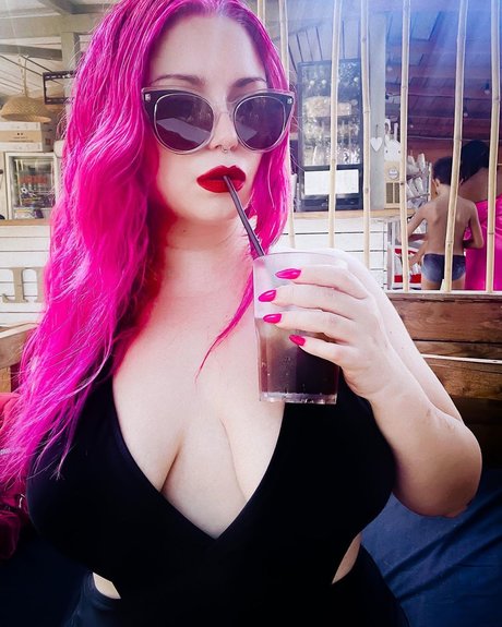 Red Lilium nude star pic