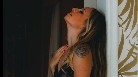 Caliwife13 Emma North model sexy gallery