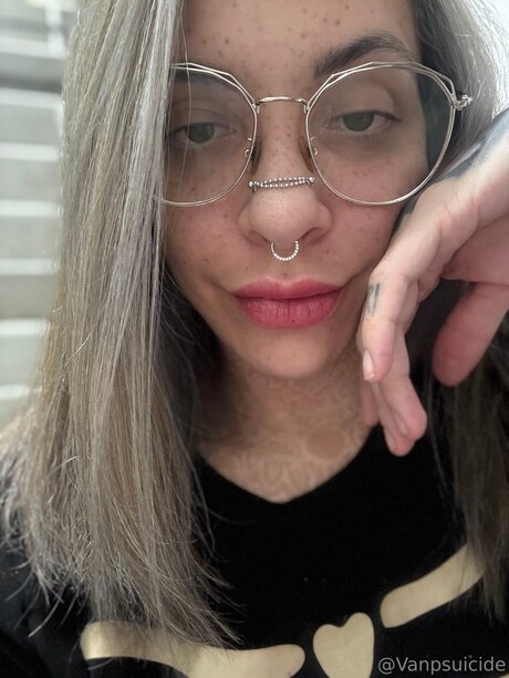 Vanplive star free pics