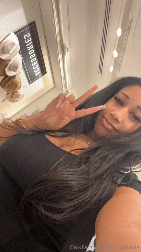 Tinydolltasia nude star image