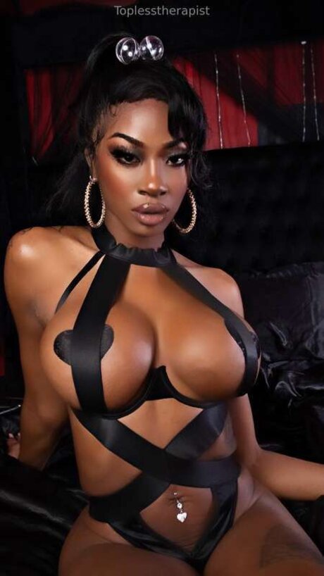 Toplesstherapist exclusive actress pictures