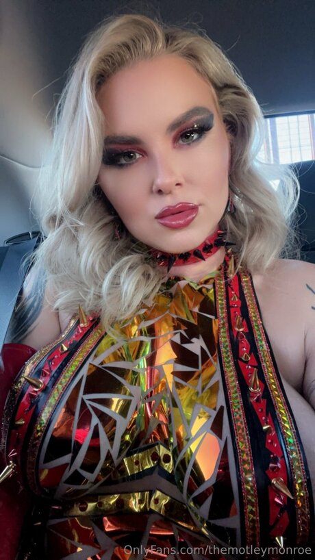 Themotleymonroe pretty model galleries