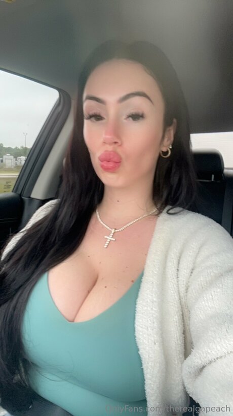 Therealgapeach star erotic photos