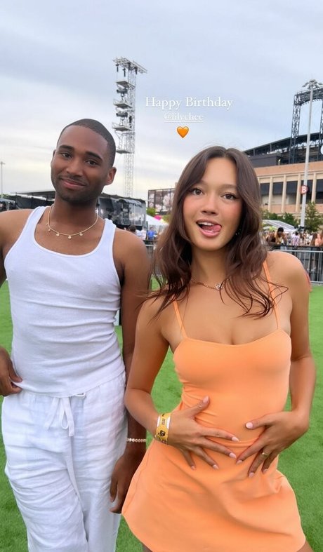 Lilychee xxx model photo