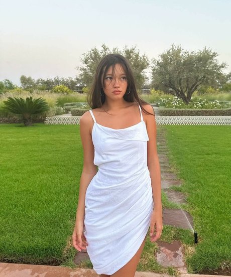 Lilychee model nude pics